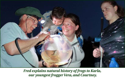 Fred explains natural history of frogs to Karla, our youngest frogger Vera, and Courtney